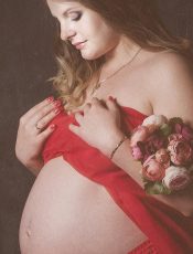 Ból biodra w okresie ciąży – skąd się bierze i jak z nim walczyć?