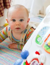 Gazy u noworodka – objawy, przyczyny i leczenie