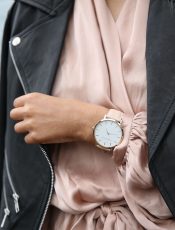 Metaliczne srebro, czyli zimowy trend. Najciekawsze zegarki w modnej kolorystyce