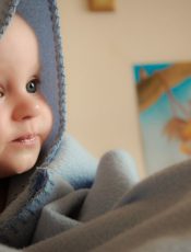 Jesienna wyprawka dla noworodka – o czym należy pamiętać?