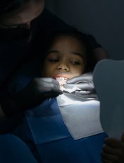 Co dokładnie wpływa na estetykę zębów. Przekonaj się sam