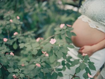Badania genetyczne dla kobiet w ciąży – o czym mowa w praktyce?