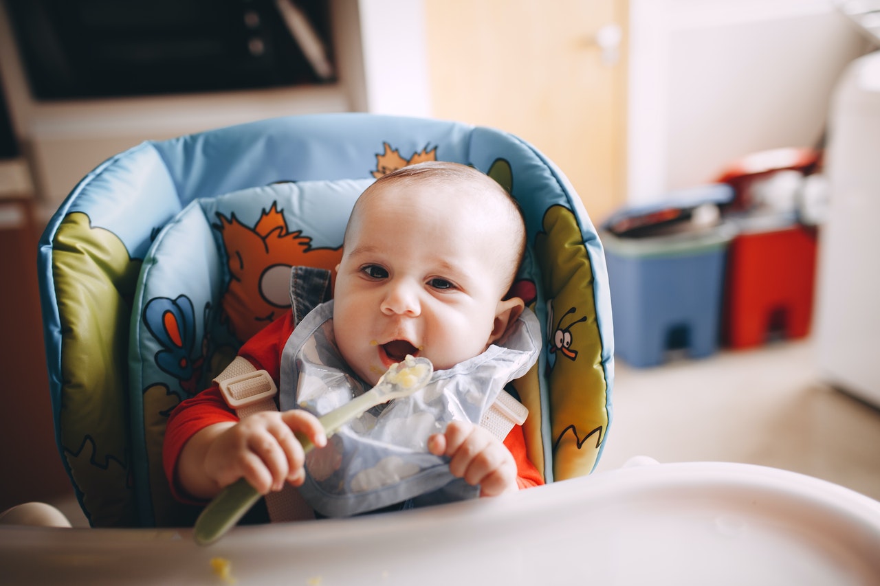 Jak prawidłowo rozszerzać dietę niemowlęcia?