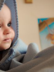 Jak czyścić akcesoria niemowlęce, by pozbyć się drobnoustrojów?