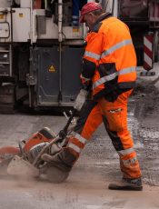 Sprawdź jak wybrać funkcjonalną i wygodną odzież roboczą!