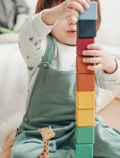 Na co zwracać uwagę kupując zabawki dla dzieci?
