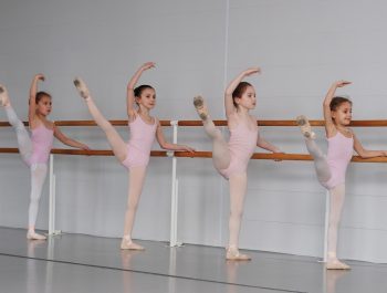 Jakie są korzyści zapisania dziecka na balet?