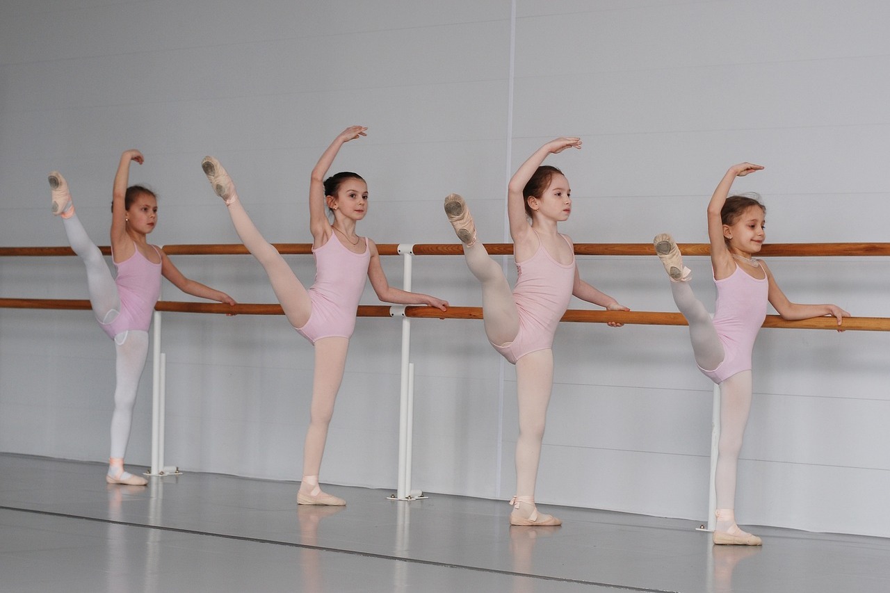 Jakie są korzyści zapisania dziecka na balet?